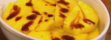 ананасы, запеченные в сметанно-карамельном соусе. Шаг 2