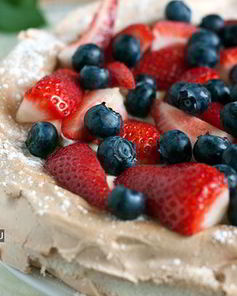 Десерт Павлова с ягодами