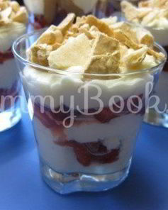 Клубничный десерт с маскарпоне