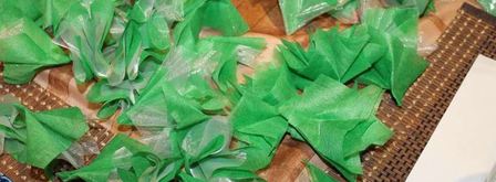 елка из шампанского и конфет. Шаг 23