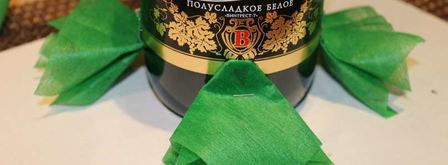 елка из шампанского и конфет. Шаг 27