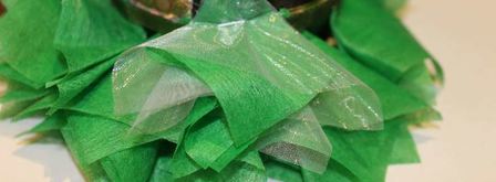 елка из шампанского и конфет. Шаг 29