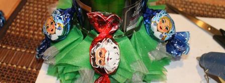 елка из шампанского и конфет. Шаг 32