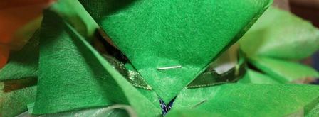 елка из шампанского и конфет. Шаг 33