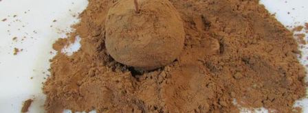 конфеты из сухофруктов с коктейльной вишней. Шаг 11