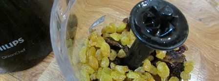 конфеты из сухофруктов с коктейльной вишней. Шаг 5