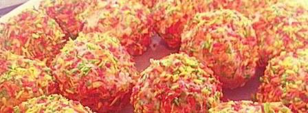 конфеты с кокосовой стружкой, вафлей и орешком. Шаг 4