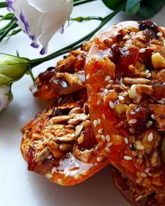 Конфеты с орехами, кунжутом, семечками и медом