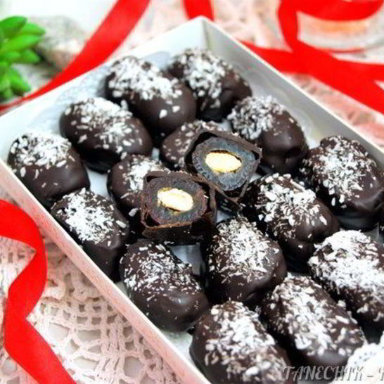 Рецепт натуральных конфет финики с миндалем в шоколаде