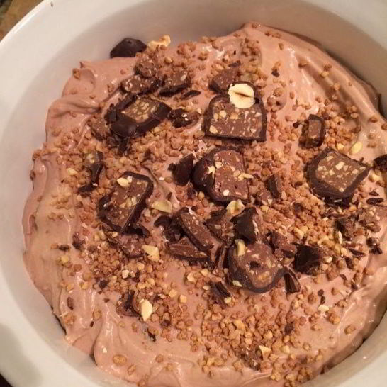 Рецепт шоколадного джелато с фундуком и конфетами бачио