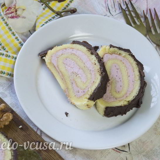 Рецепт бисквитного рулета с клубничным кремом