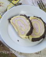 Бисквитный рулет с клубничным кремом