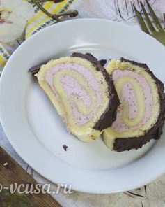 Бисквитный рулет с клубничным кремом