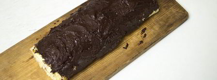 бисквитный рулет с клубничным кремом. Шаг 12