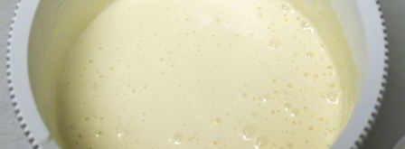 бисквитный рулет с клубничным кремом. Шаг 3