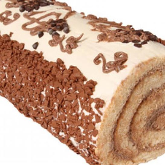 Рецепт бисквитного рулета, украшенного масляным кремом