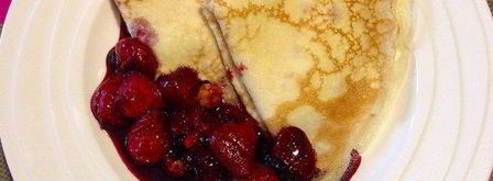 блинчики с кремом из маскарпоне и фламбированные ягоды. Шаг 4