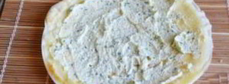 блинные рулетики с крабовым кремом. Шаг 8