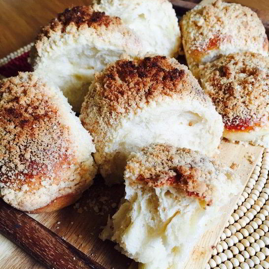 Рецепт булочек с ароматным штрейзелем и ванильным заварным кремом