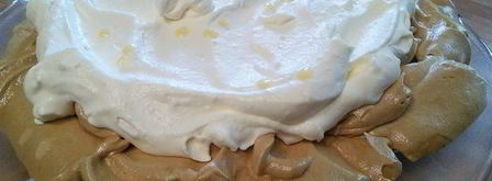 карамельная павлова со сливочным кремом и яичным ликером. Шаг 8