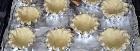 корзиночки с белковым кремом песочные. Шаг 10