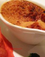 Крем-брюле с малиново-клубничным соусом