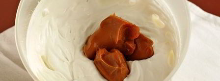 крем из вареной сгущенки и сливок. Шаг 6