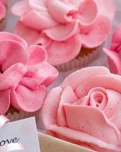 Розовый сливочный крем