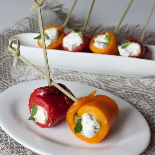 Рецепт рулетиков из печеного перца с сырным кремом