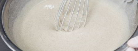 ржаные блинные рулетики с красной рыбой и сливочно-сырным кремом. Шаг 4