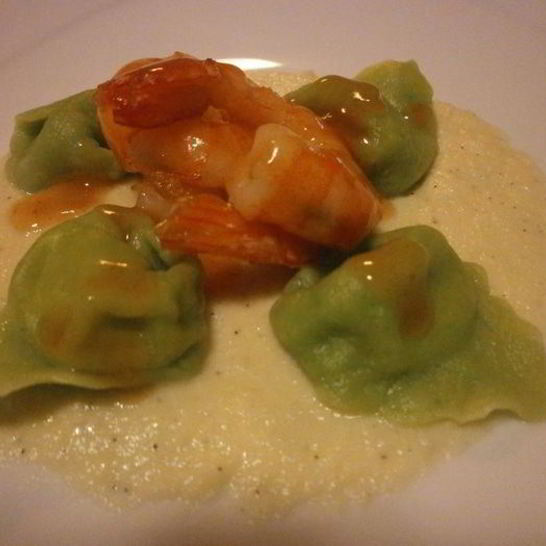 Рецепт тортеллиней из зеленого теста с начинкой из креветок и кремом из редьки