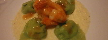 тортеллини из зеленого теста с начинкой из креветок и кремом из редьки. Шаг 11