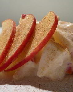 Творожный крем с яблоком и корицей