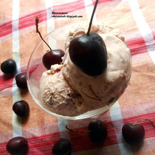 Рецепт черешневого мороженого с маскарпоне