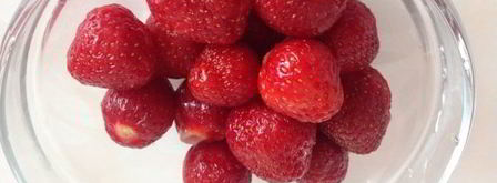 клубничное мороженое в шоколадной глазури. Шаг 3