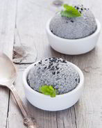 Мороженое из черного кунжута