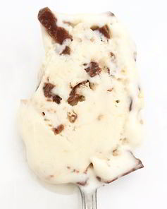 Мороженое с солодовым молоком и конфетами KitKat