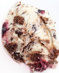 Мороженое со вкусом торта Черный лес