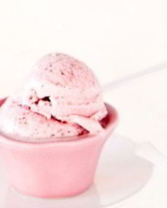 Мягкое клубничное мороженое