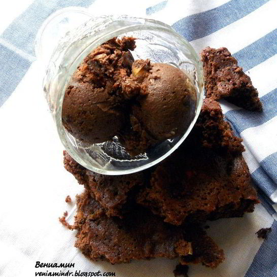 Рецепт шоколадного мороженого с брауни