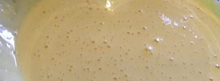 сливочное мороженое с клубникой, белым шоколадом и апельсиновым ликером куантро. Шаг 2