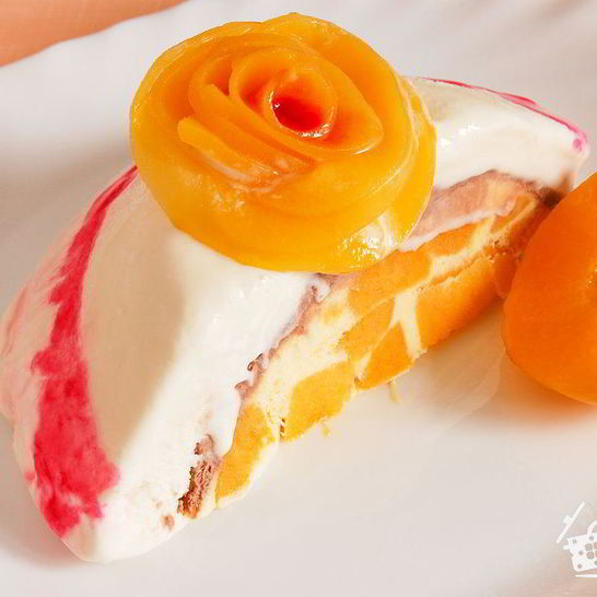 Рецепт торта-мороженого с консервированными персиками