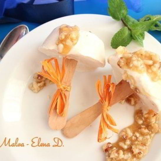 Рецепт творожного мороженого с мягким грильяжем