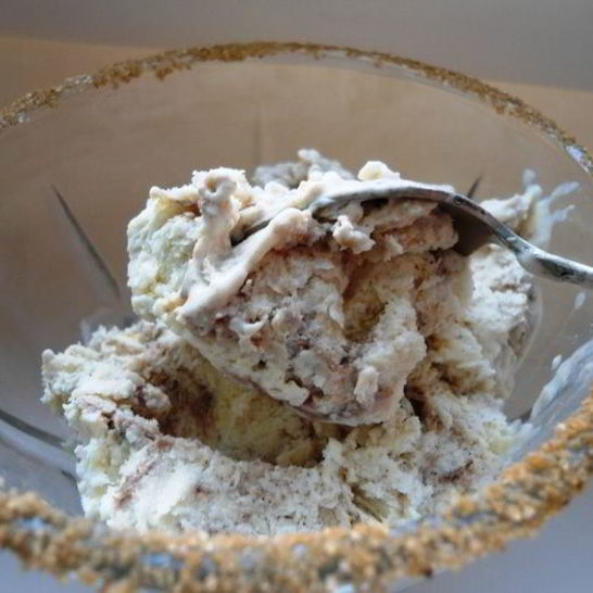 Рецепт тыквенного мороженого с корицей и шоколадным соусом