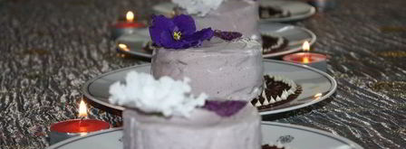 ванильное мороженое с чернично-фиалковым ароматом на шоколадном блюдце. Шаг 12