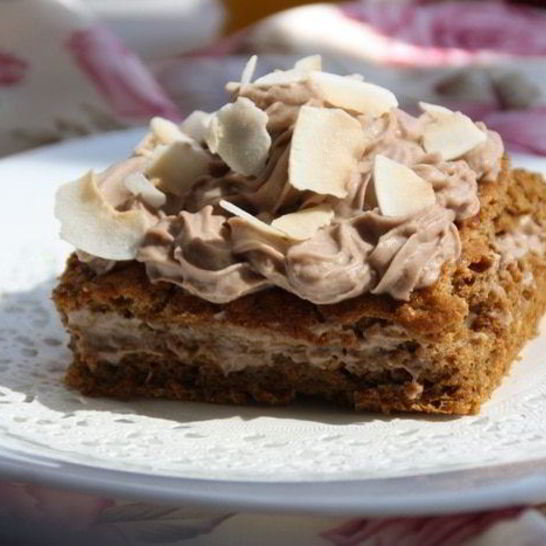 Рецепт легкого кофейного бисквита с кокосовым муссом