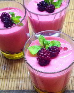 Мусс из брусники и ежевики