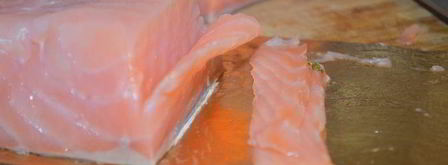 праздничный цукотто из форели с нежнейшим креветочным муссом, огурцом и сливочным кремом. Шаг 2