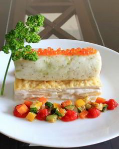 Рыбный мусс с гратеном дофине, овощами и томатным кули