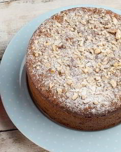 Пасхальный кулич с миндалем и изюмом